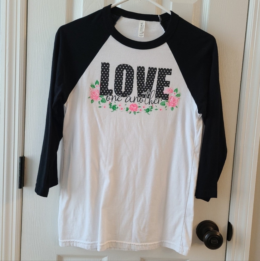 Raglan t-shirt “Love one another “